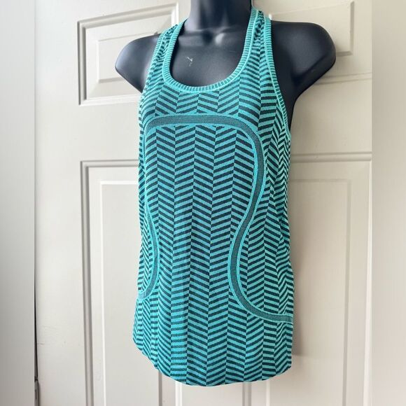Lululemon Swiftly Tech Racerback Tank Heathered
Blue Tropics Zig Zag Print Sz4 - Picture 3 of 8